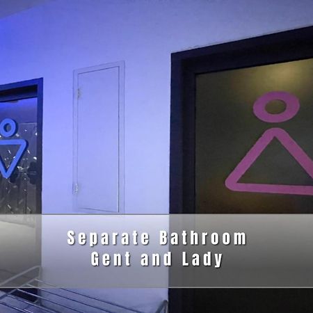 Pera Space Capsule Hotel Phuket Buitenkant foto